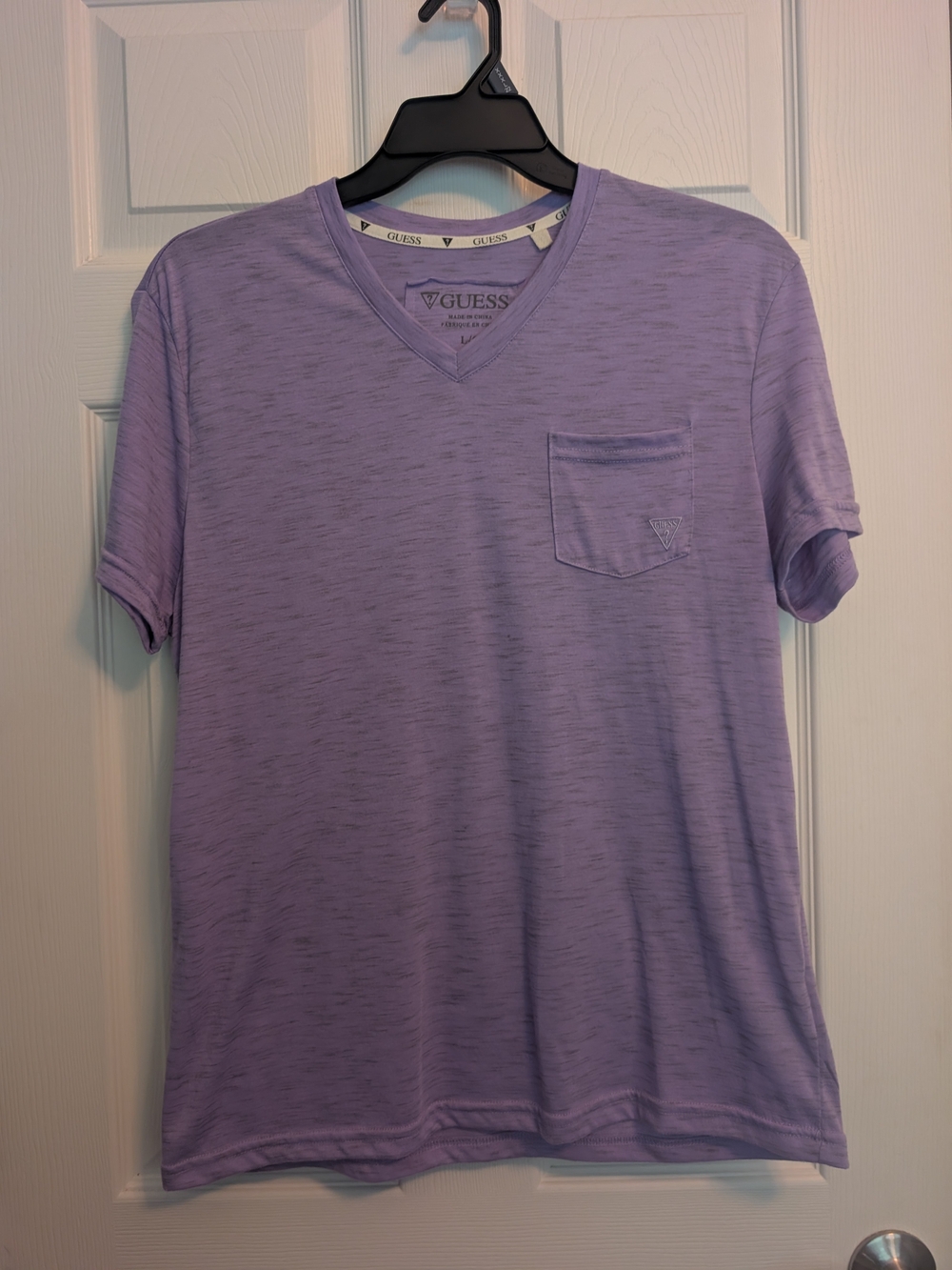 GUESS Women’s Lavender V-Neck Pocket Tee Large